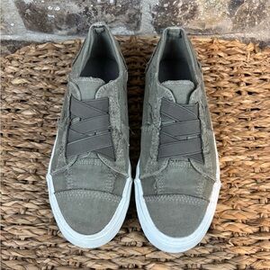 Blowfish Green Slip On Sneakers Women’s Sz 8.5